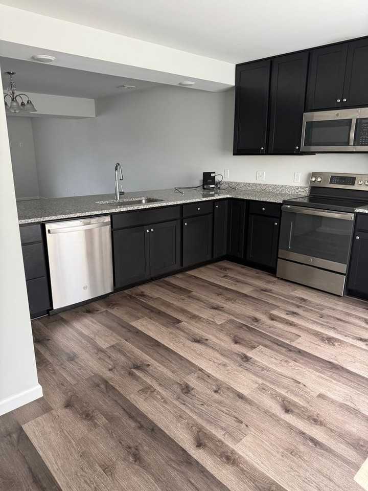 138 Delano Dr - Photo 4 of 32