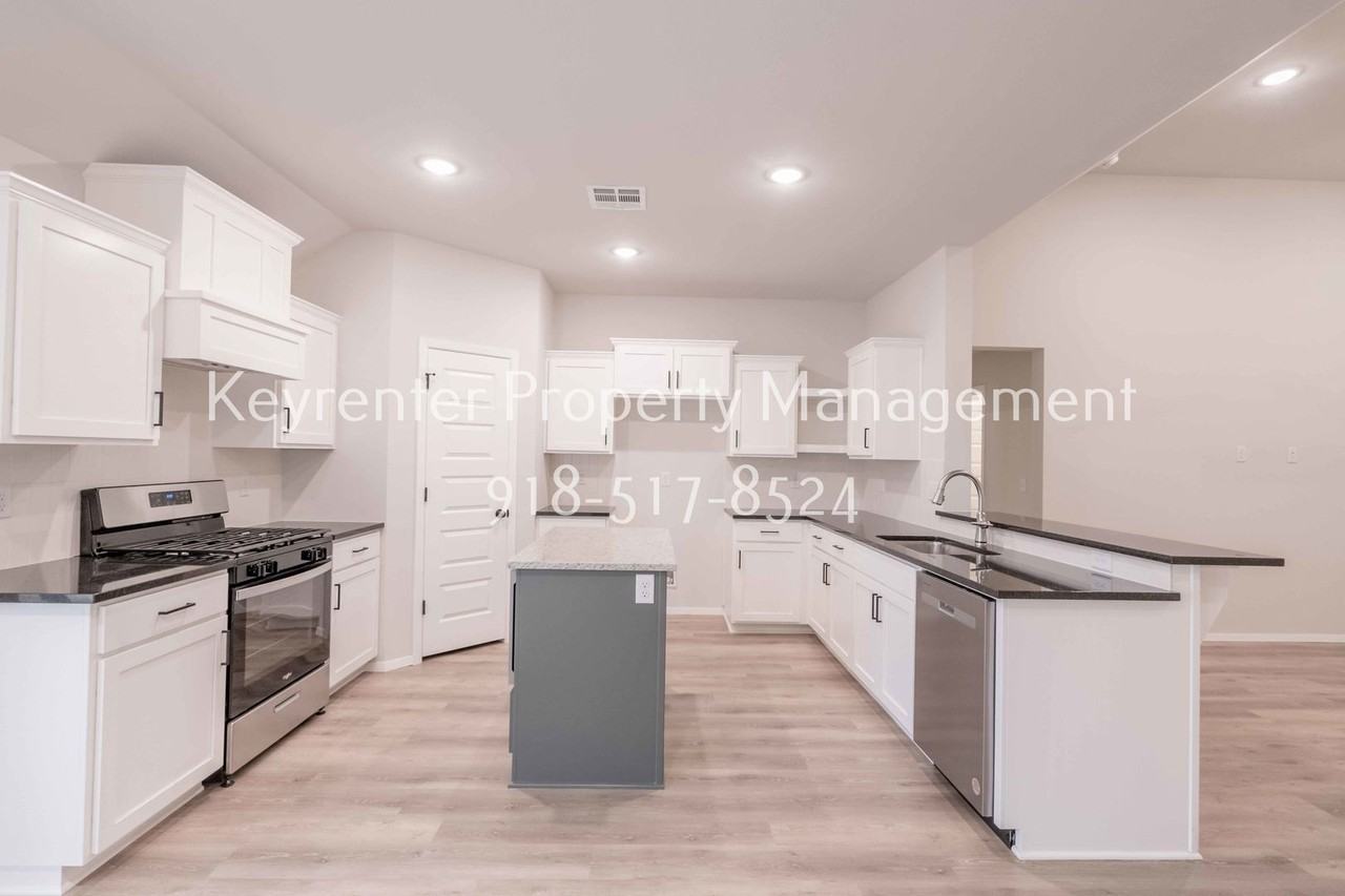 12461 S Lakewood Ave - Photo 5 of 42