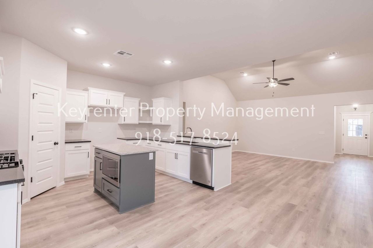 12461 S Lakewood Ave - Photo 4 of 42