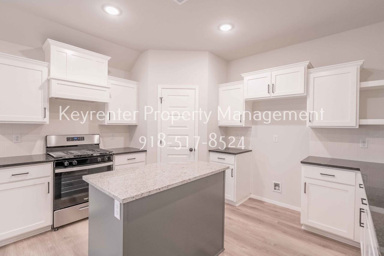 12461 S Lakewood Ave - Photo 6 of 42