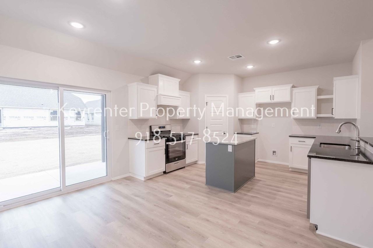 12461 S Lakewood Ave - Photo 7 of 42