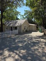 featured image of 4072 Flower St