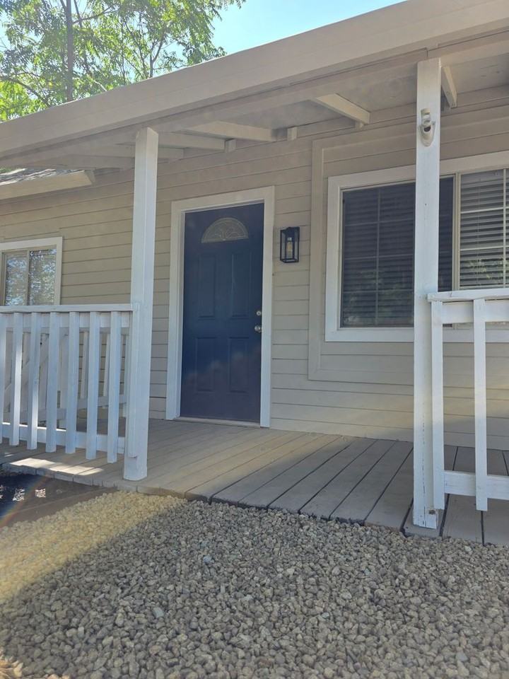 4072 Flower St - Photo 3 of 21
