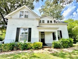 featured image of 615 Memorial Dr Sw