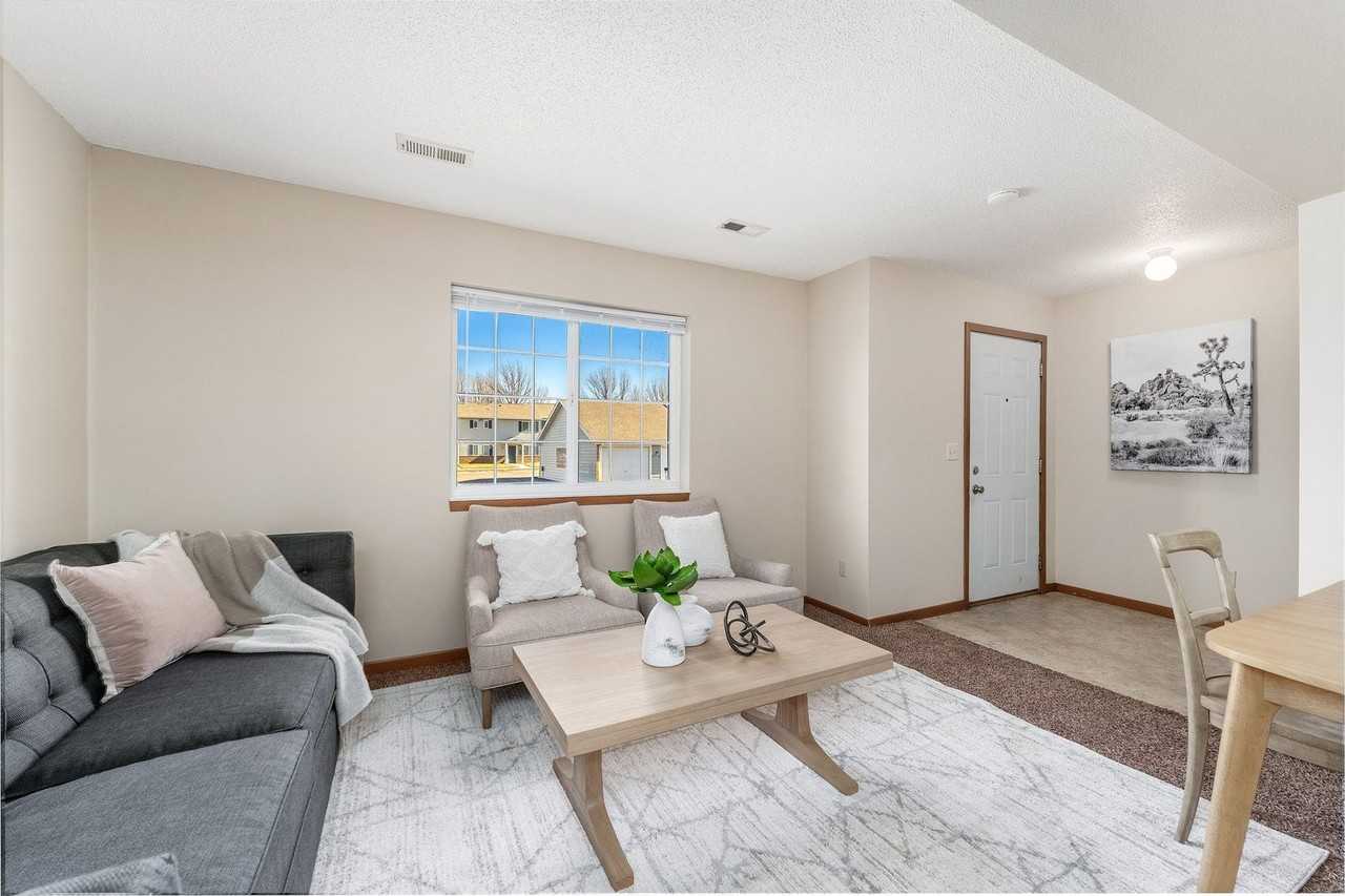 Eastpointe Townhomes - Photo 4 of 37