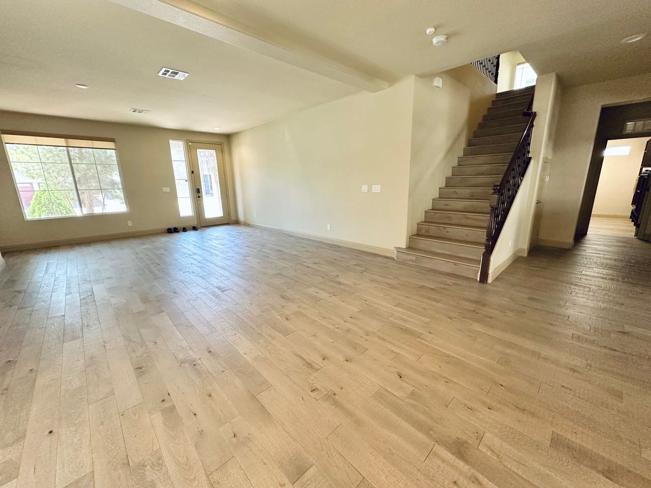 9842 Russian Hill St - Photo 4 of 50