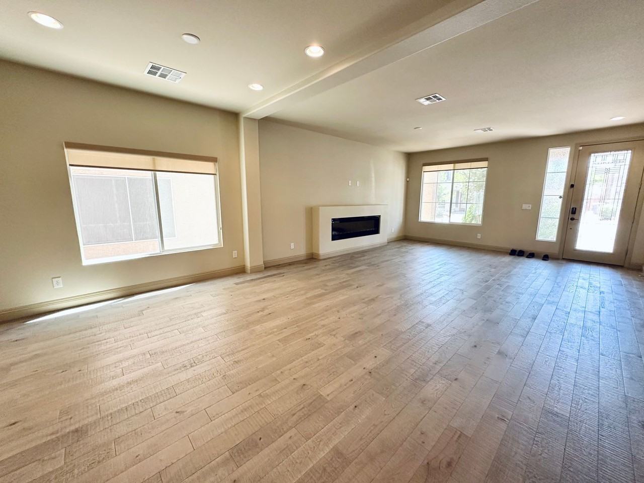 9842 Russian Hill St - Photo 5 of 50