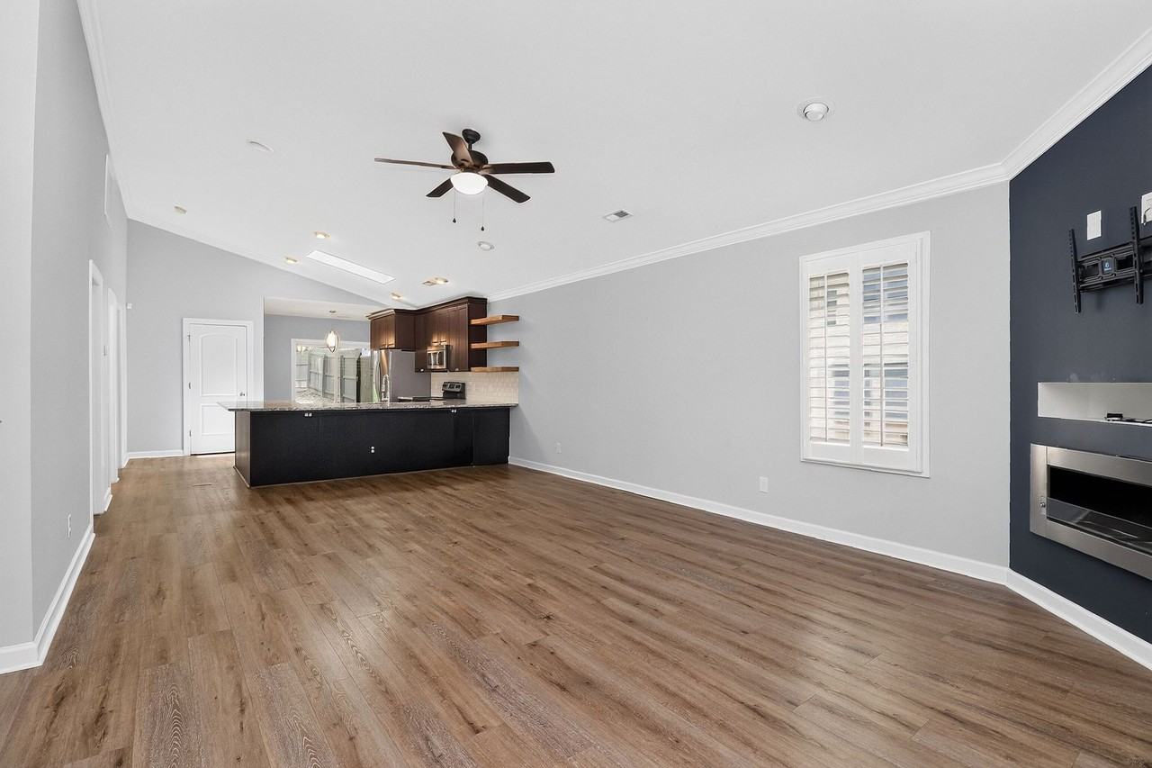 1736 Parson St - Photo 6 of 21