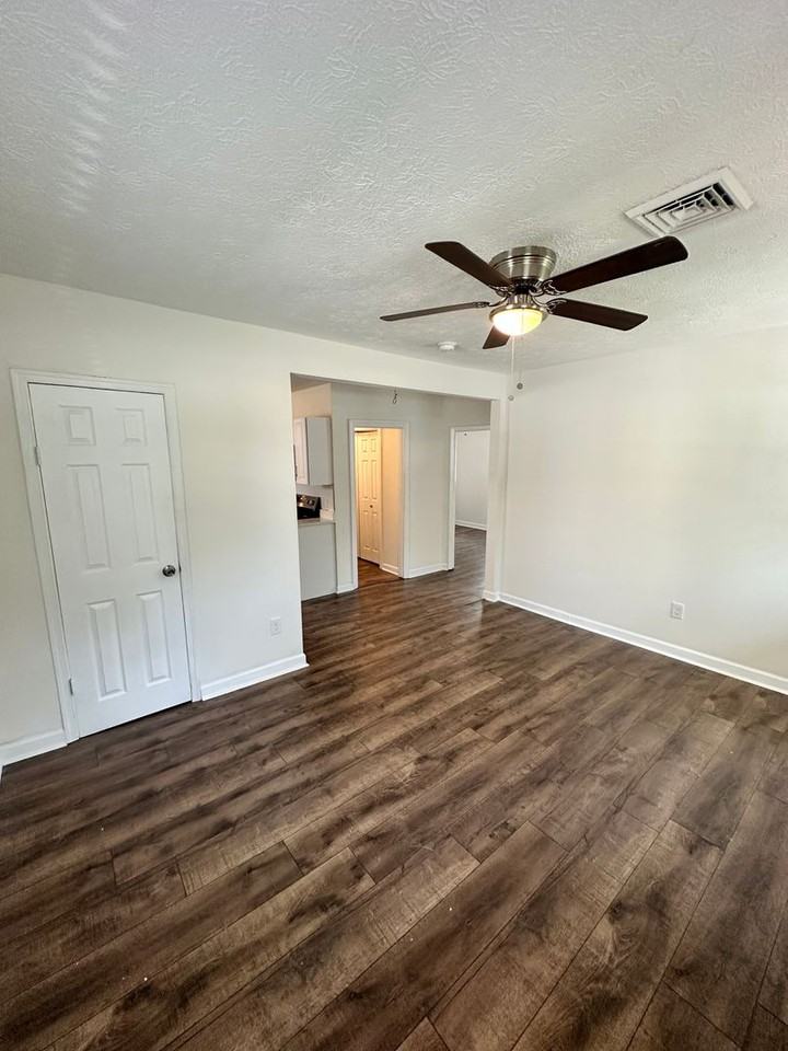 227 Settlers Landing Rd - Photo 3 of 14