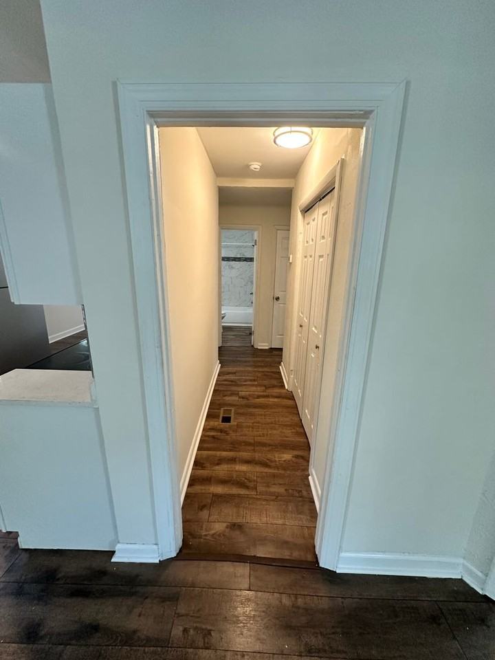 227 Settlers Landing Rd - Photo 4 of 14
