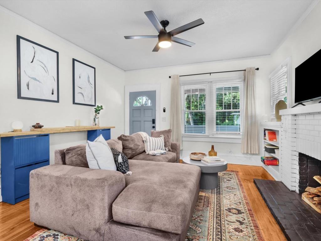 4625 Post St - Photo 5 of 38