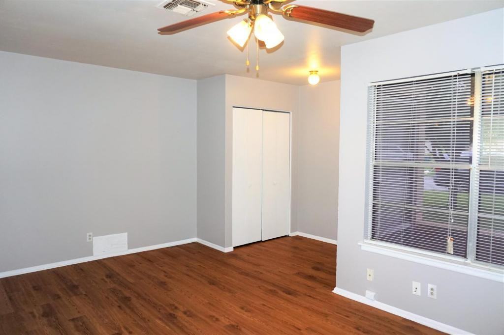 202 Brenda Dr - Photo 2 of 6
