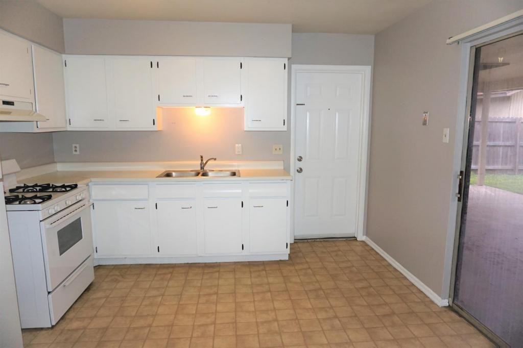202 Brenda Dr - Photo 3 of 6