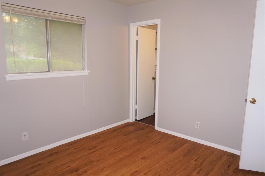 202 Brenda Dr - Photo 4 of 6