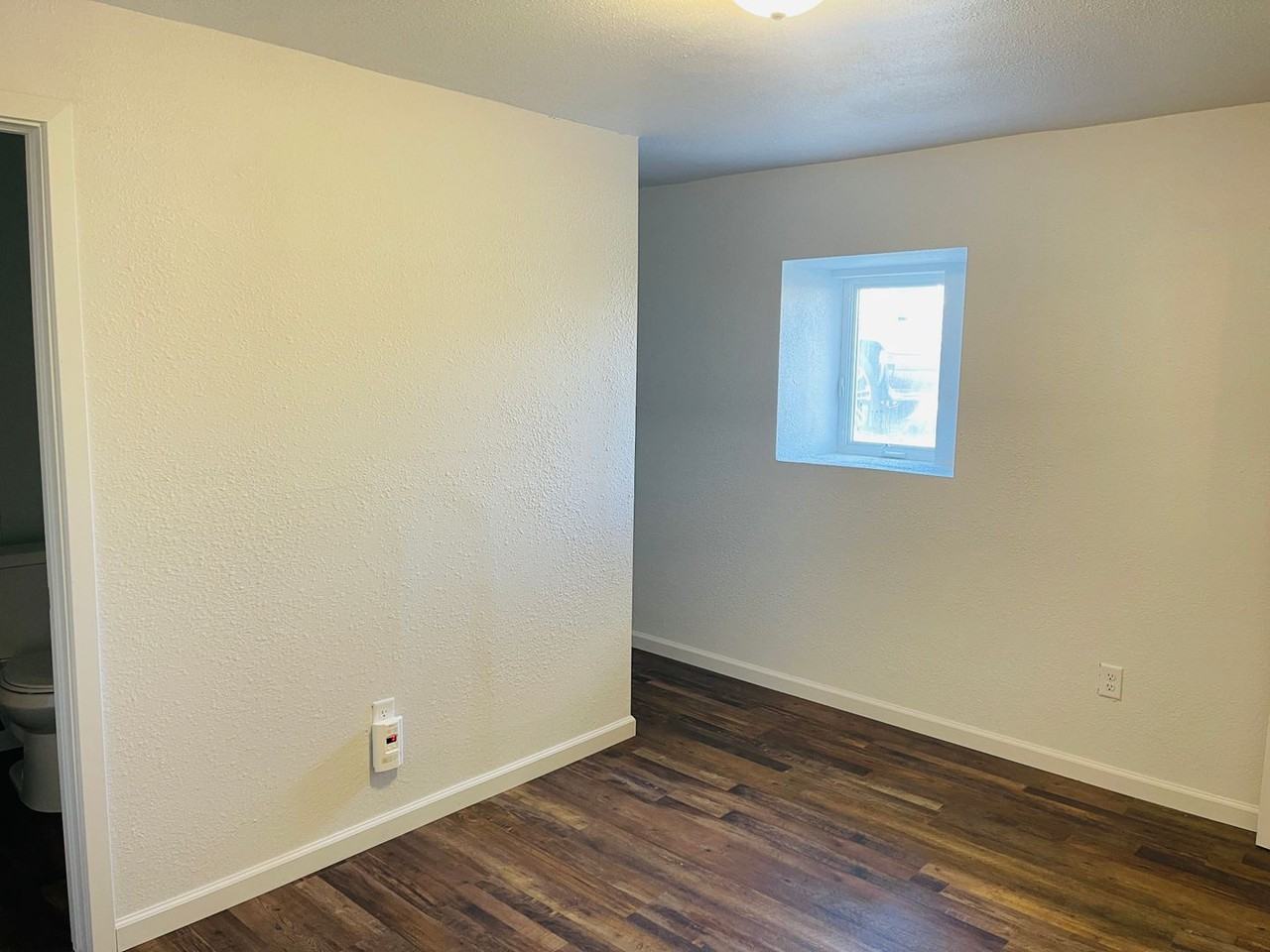 921 E 4th St #14 - Photo 3 of 12
