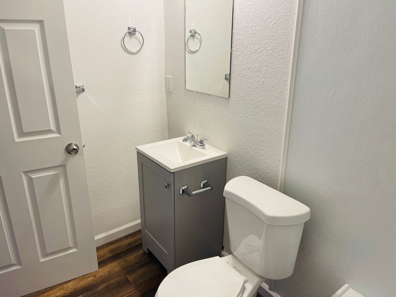 921 E 4th St #14 - Photo 5 of 12