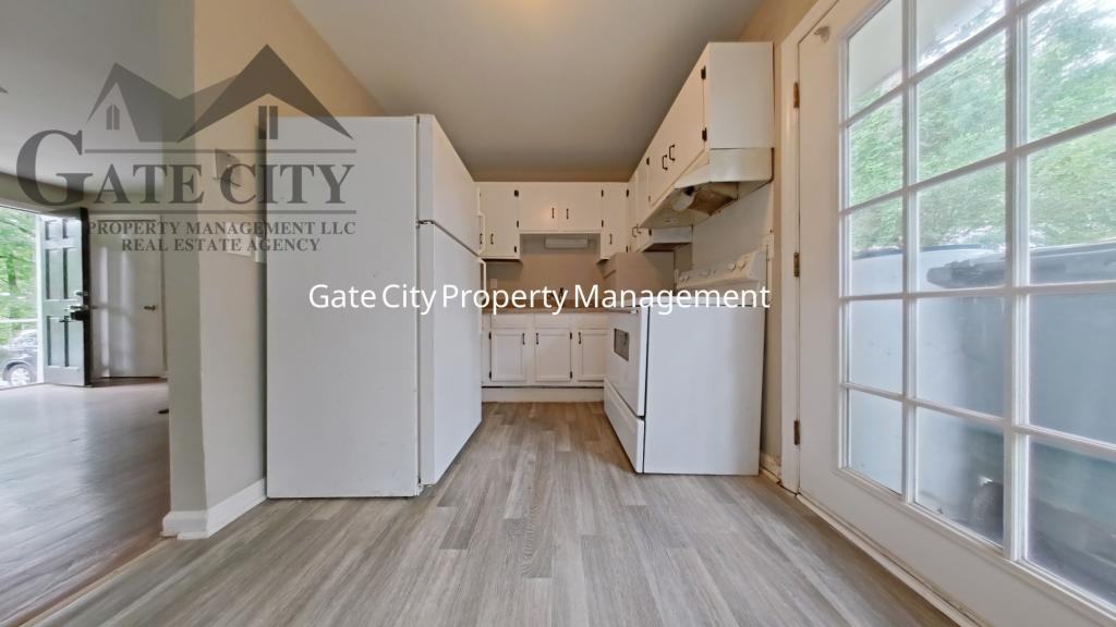 2021 Maywood St Apt A - Photo 2 of 7