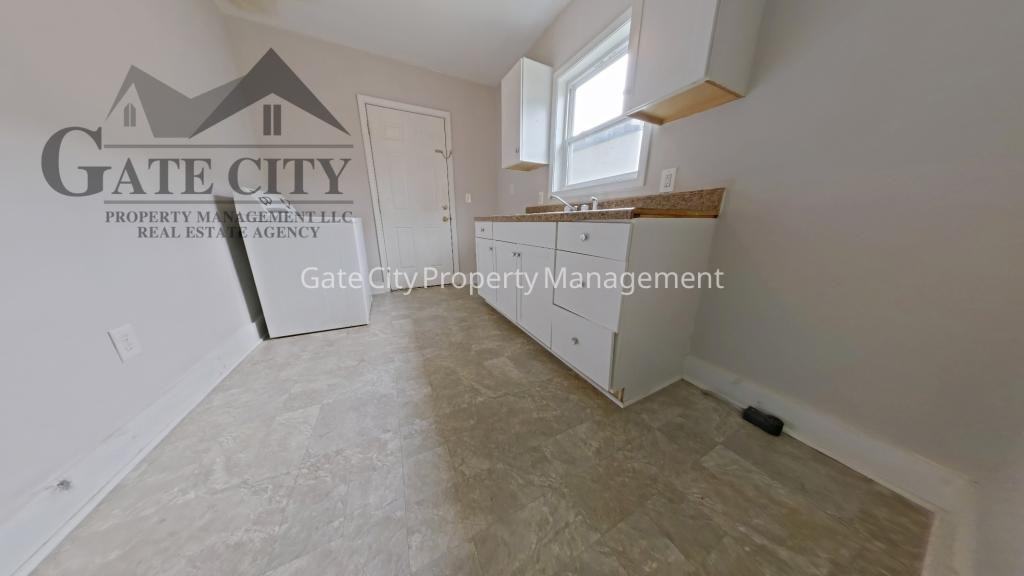 341 Ennis St Apt B - Photo 2 of 11