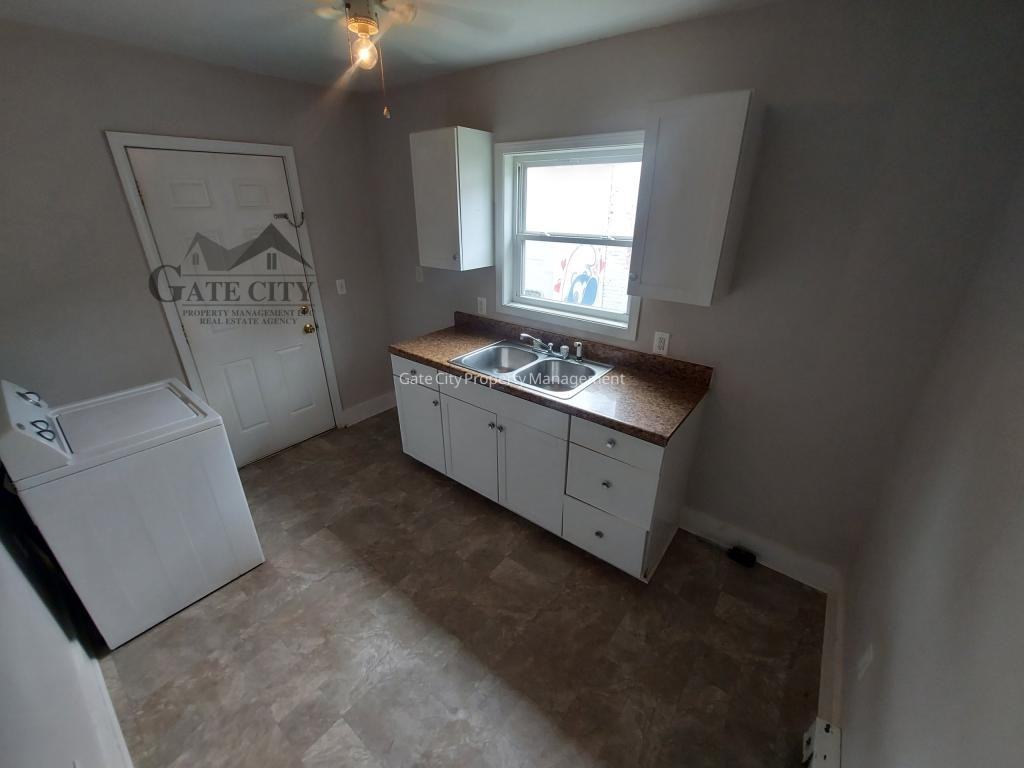 341 Ennis St Apt B - Photo 3 of 11