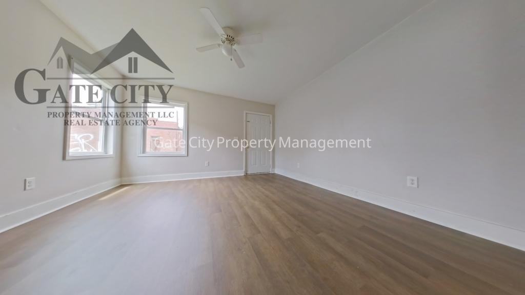 341 Ennis St Apt B - Photo 4 of 11
