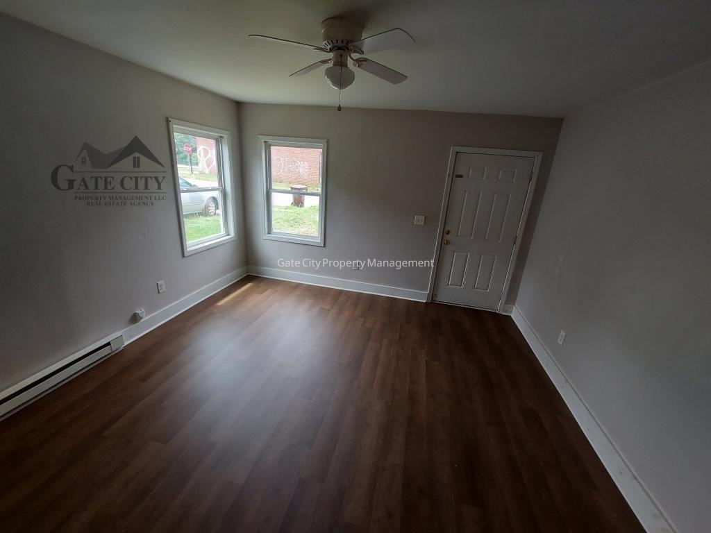 341 Ennis St Apt B - Photo 5 of 11