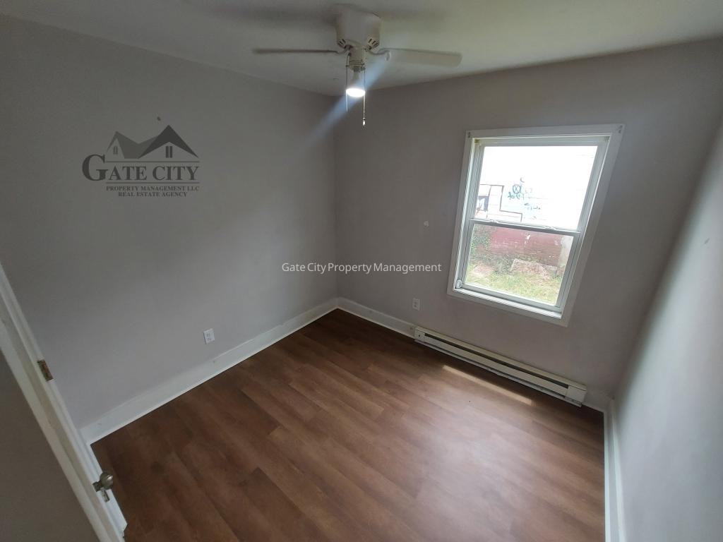 341 Ennis St Apt B - Photo 7 of 11