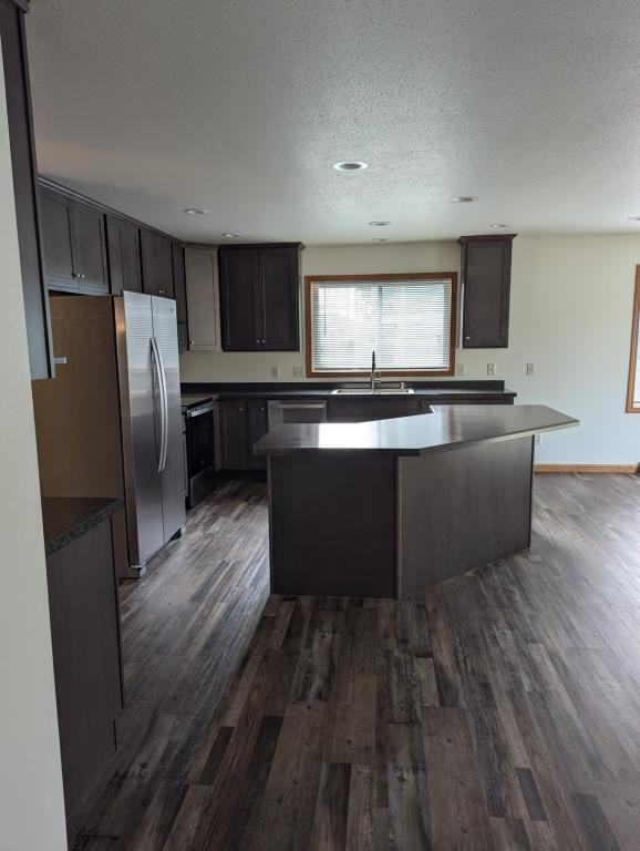 640 Angel Ct - Photo 3 of 15