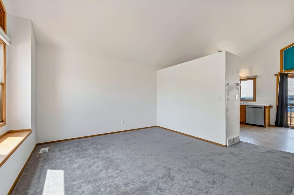 1857 Winchester Ct - Photo 3 of 19