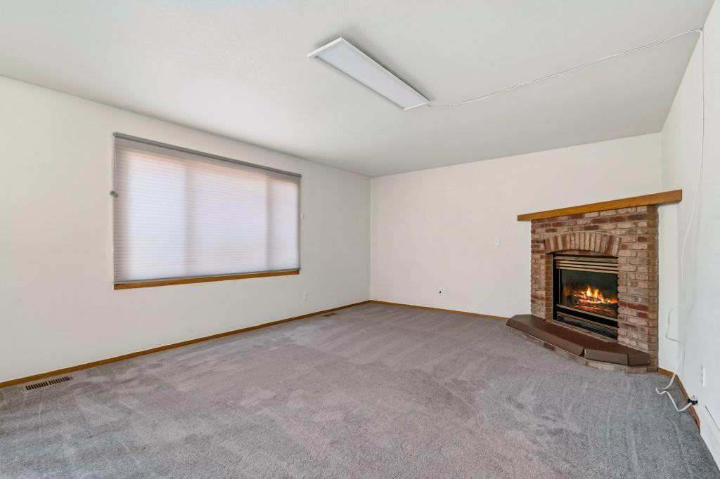 1857 Winchester Ct - Photo 7 of 19