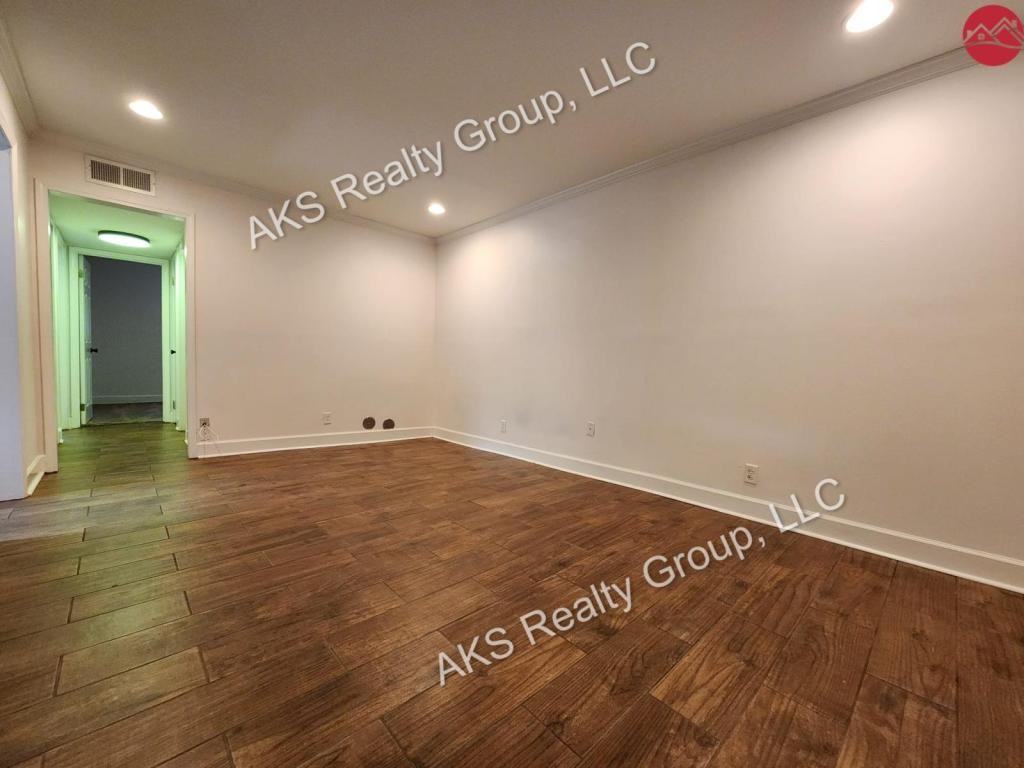 2136 16th Ave S - Photo 4 of 11