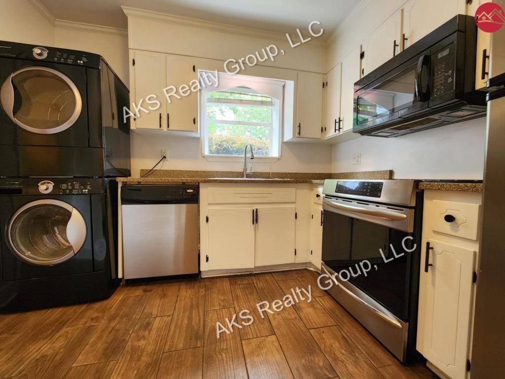 2136 16th Ave S - Photo 7 of 11