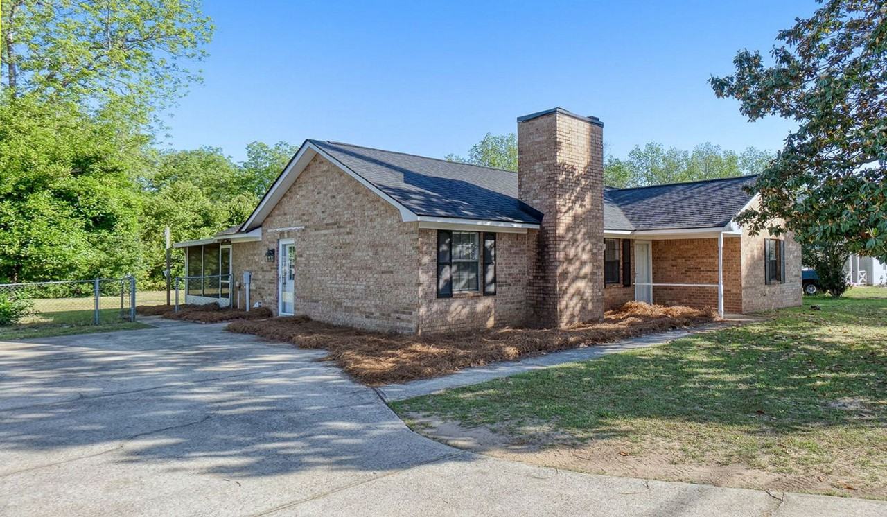 1750 Philema Rd S - Photo 2 of 28