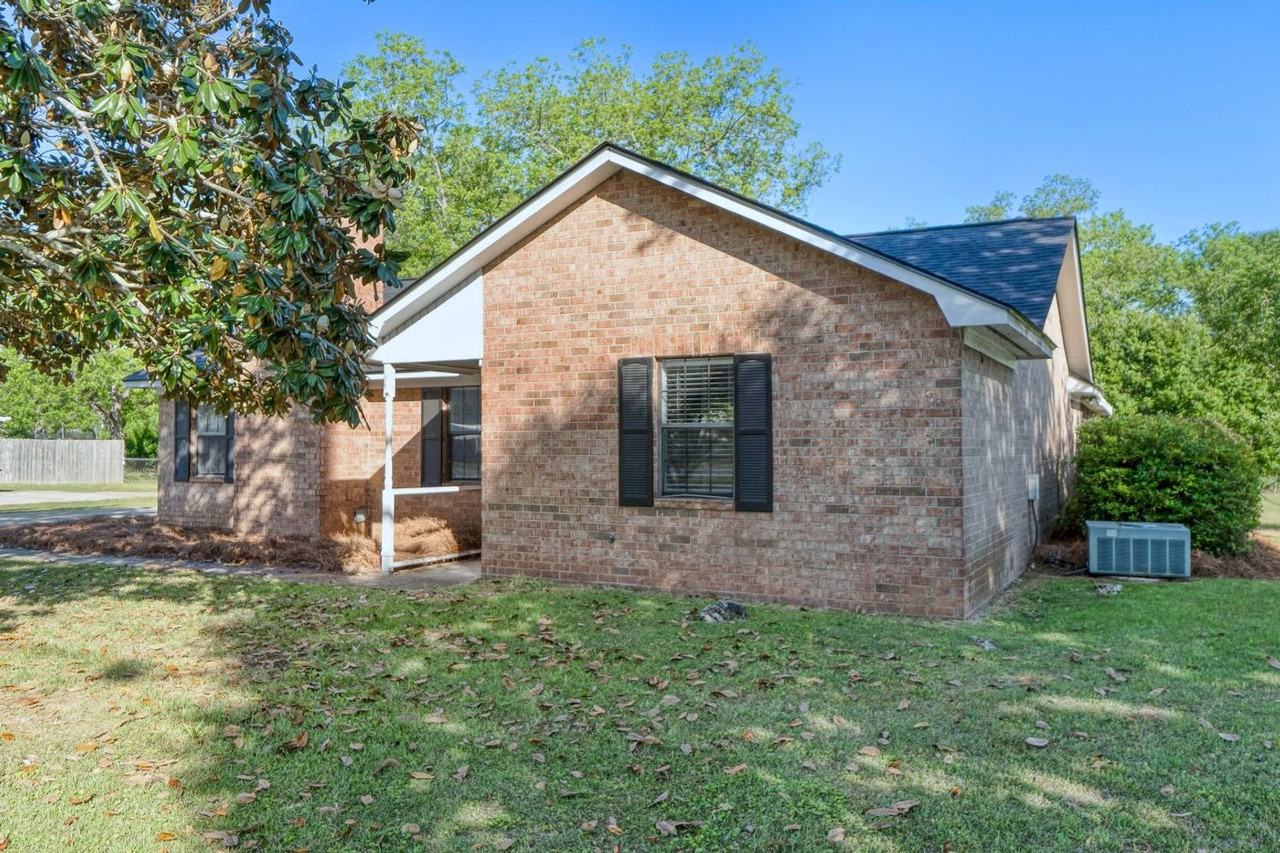 1750 Philema Rd S - Photo 3 of 28