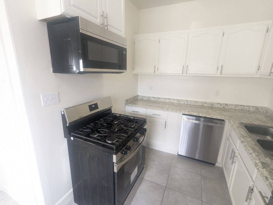 1152 Gordon St ##3 - Photo 5 of 14