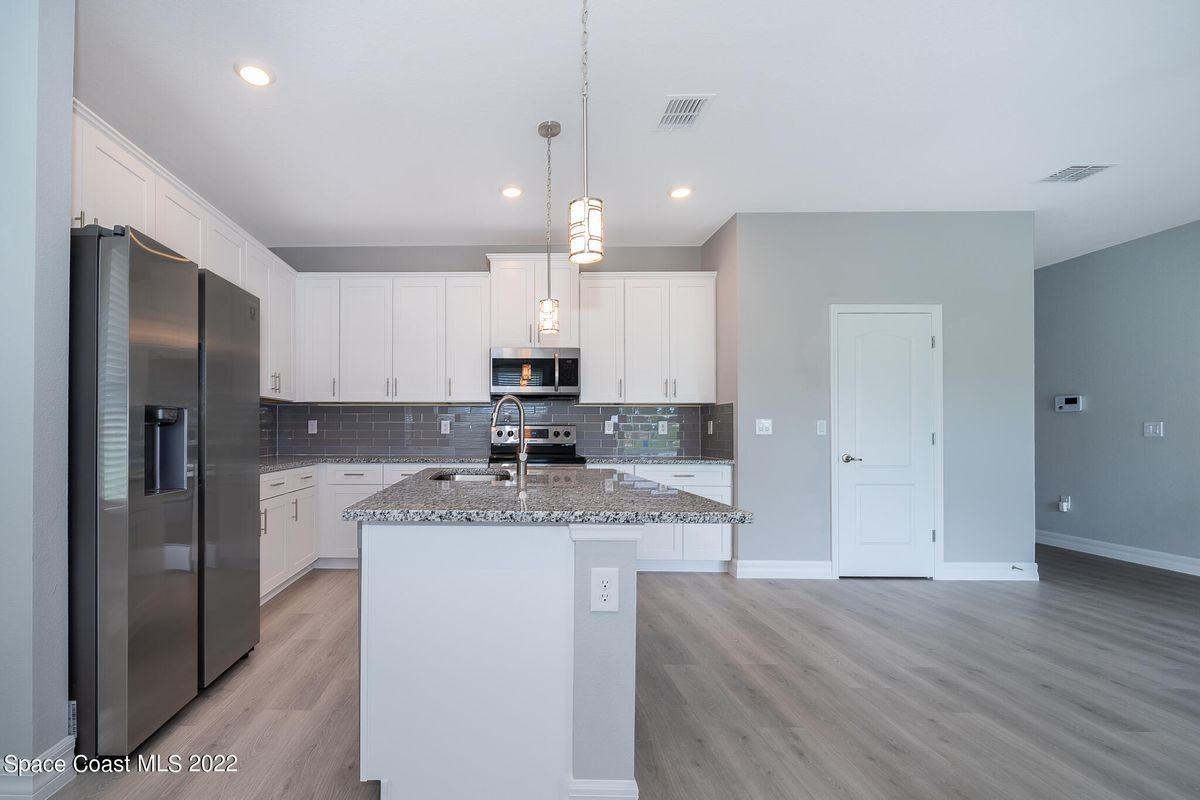 330 San Marino Rd Sw - Photo 2 of 4