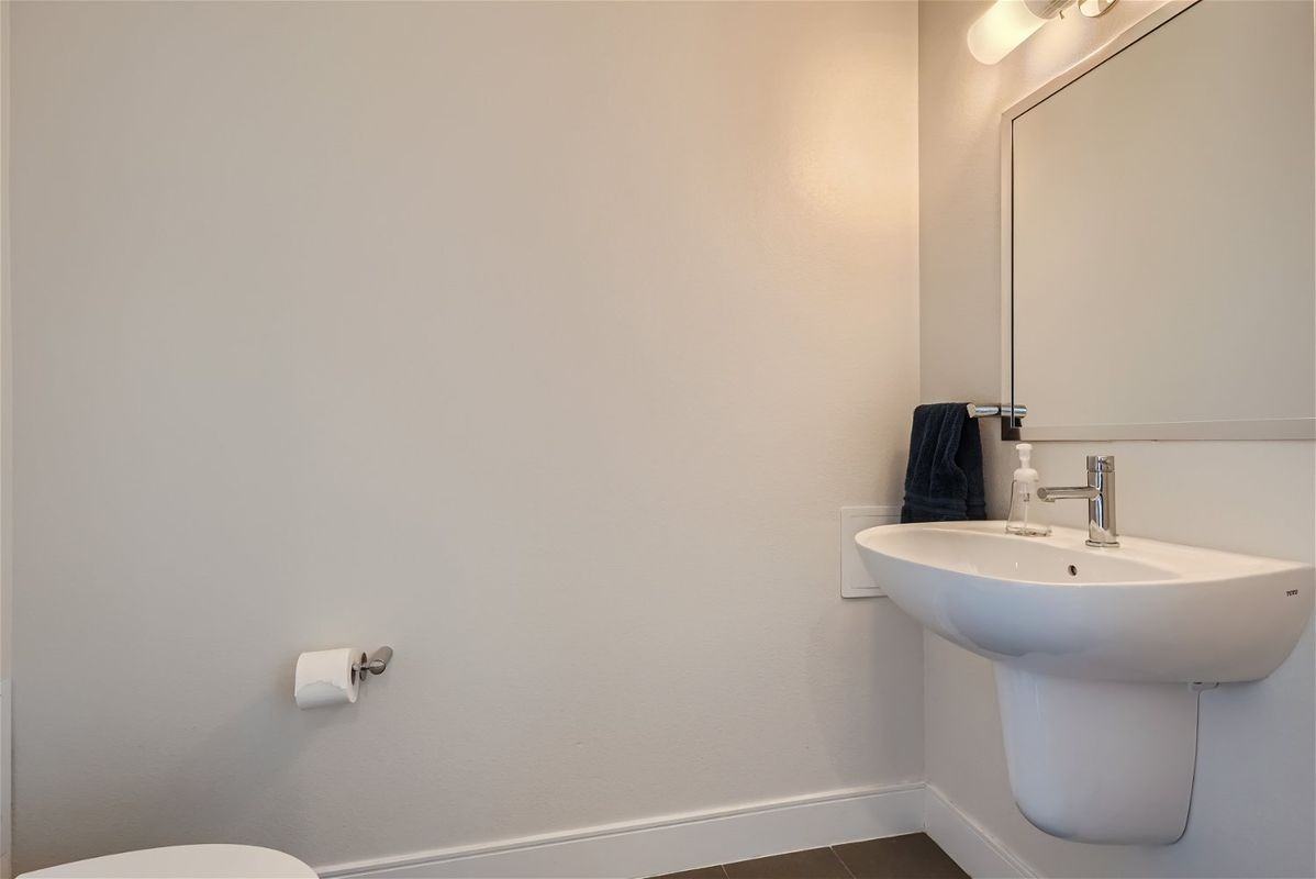 2416 Eliot St - Photo 5 of 28