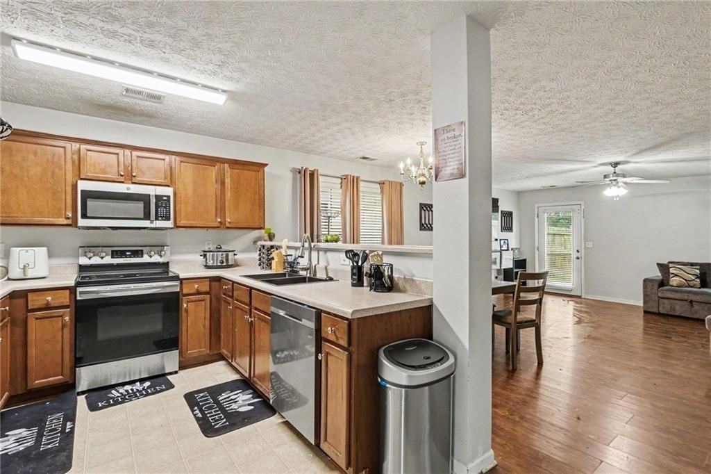 413 Erin Ct. Court - Photo 3 of 16