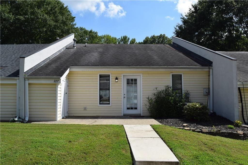 227 Goshen Ln - Photo 2 of 20