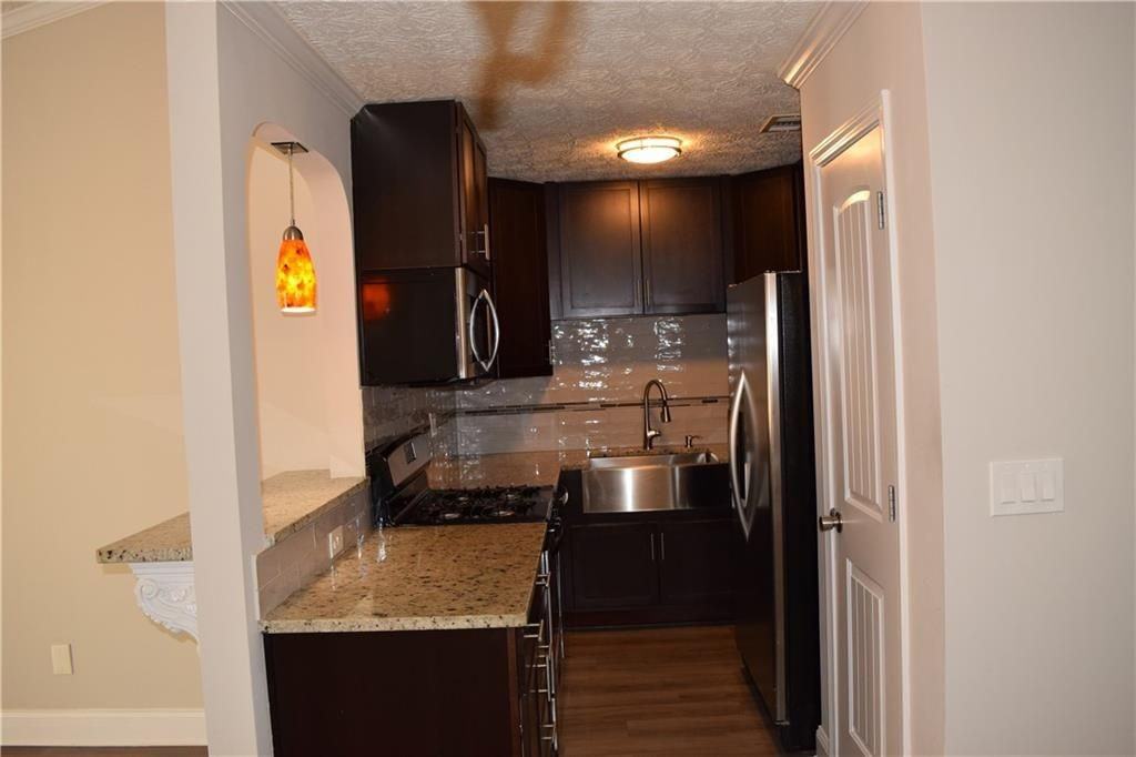 227 Goshen Ln - Photo 4 of 20