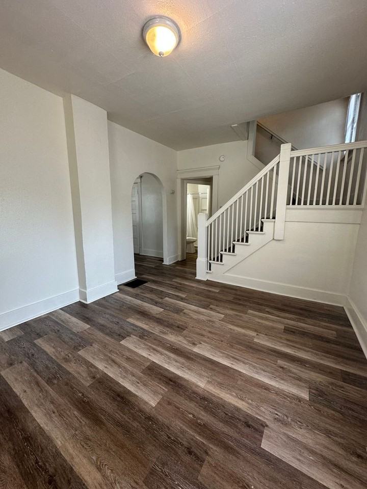 1120 12th Ave - Photo 4 of 22