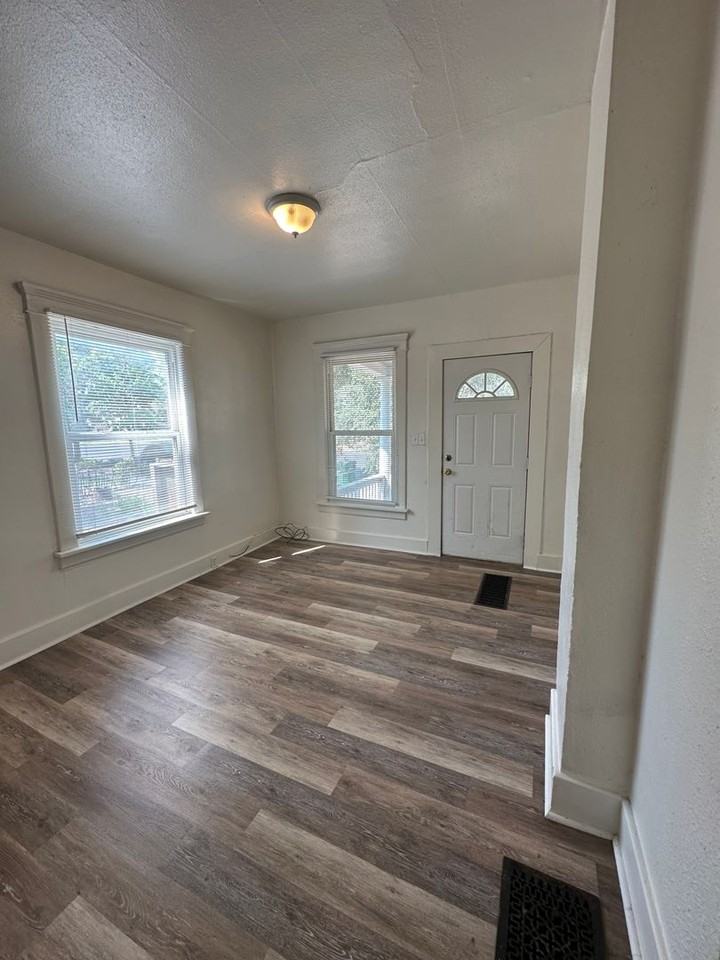 1120 12th Ave - Photo 3 of 22