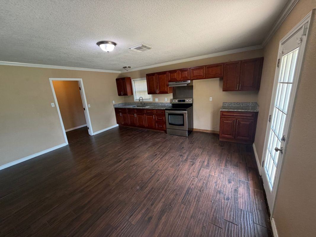 1103 Boling Brook St - Photo 5 of 13