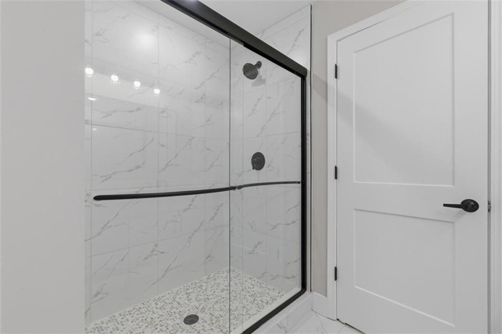 1015 Lyndon Ave - Photo 6 of 7