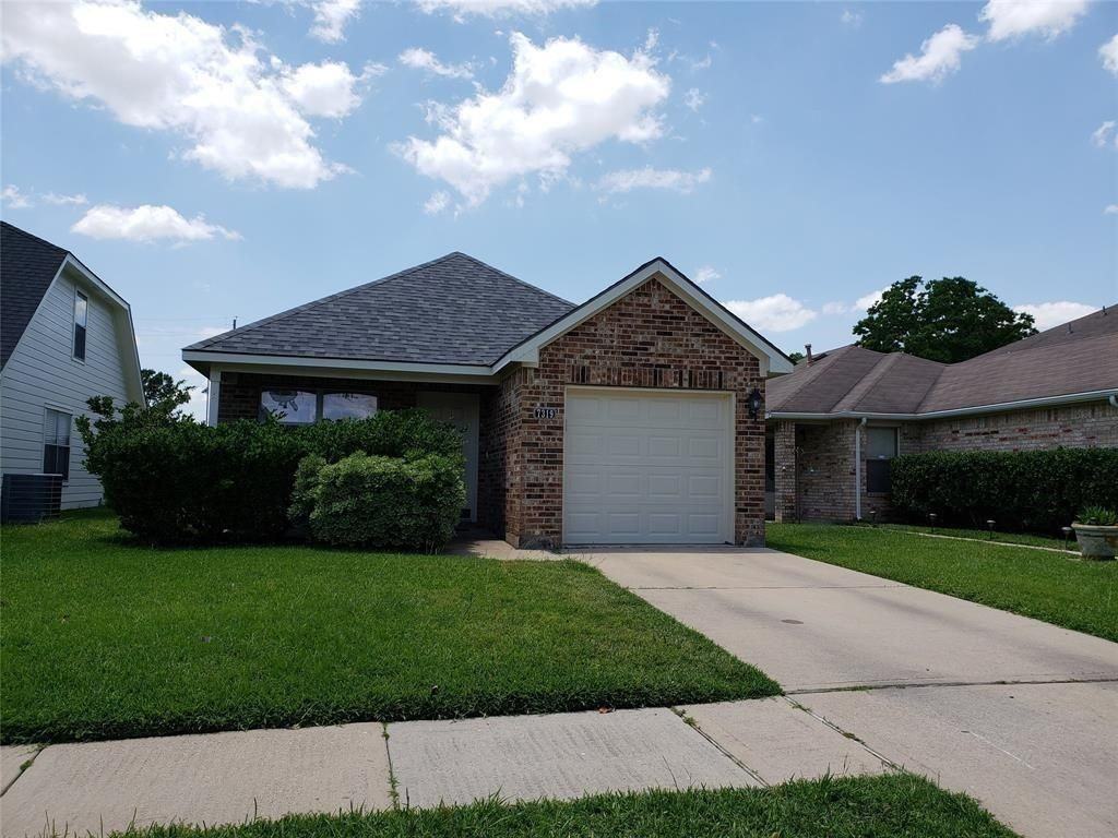 7319 Village Lake Dr