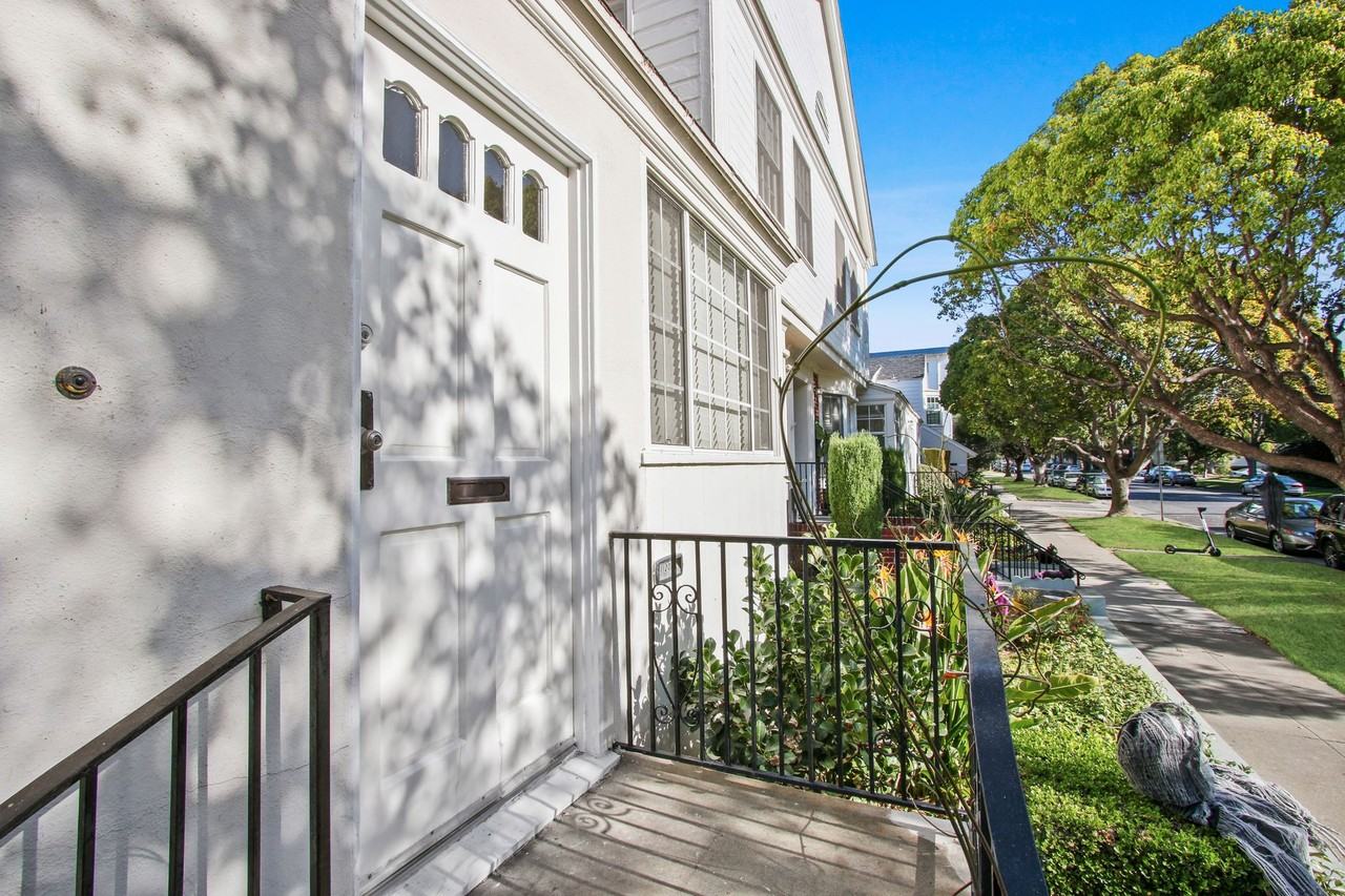 1201 Washington Ave - Photo 2 of 3