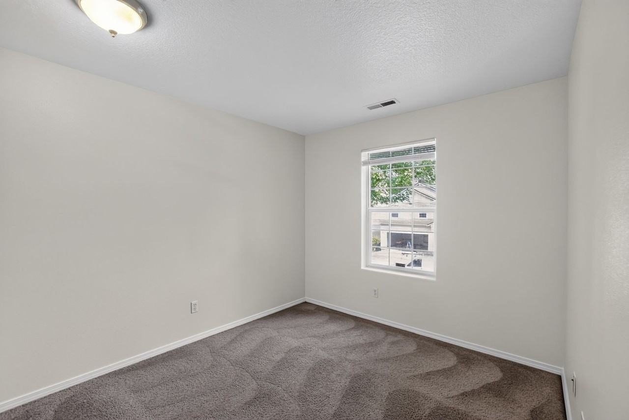 5146 Ne Schoeler Cir - Photo 7 of 13