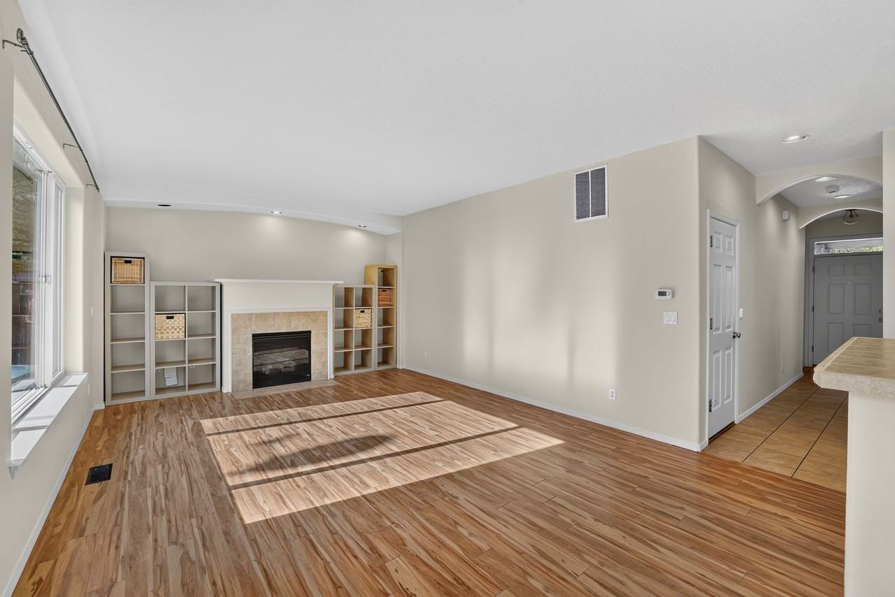 472 Ne 60th Ave - Photo 2 of 16