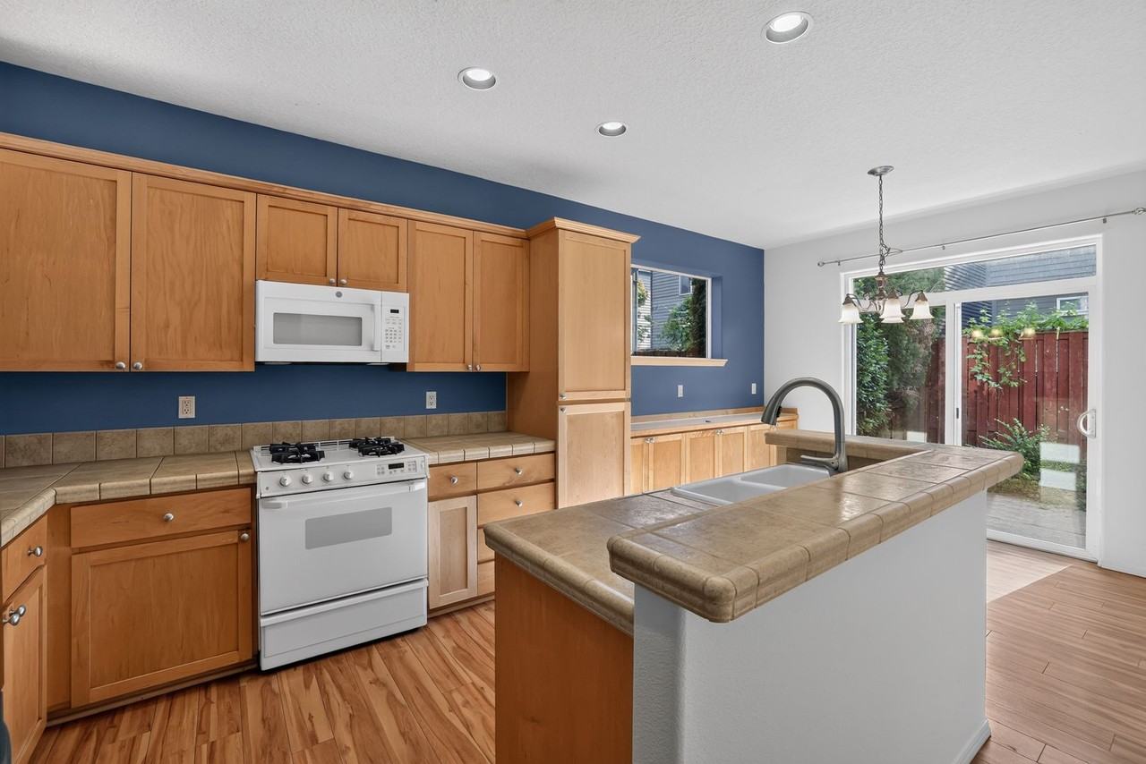 472 Ne 60th Ave - Photo 6 of 16