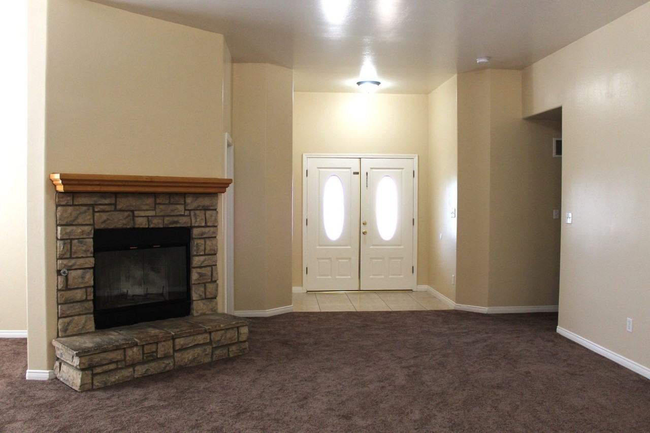 3010 Giovanetti Ave - Photo 2 of 25
