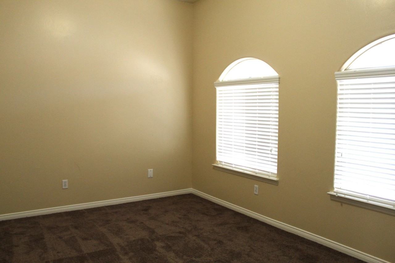 3010 Giovanetti Ave - Photo 6 of 25